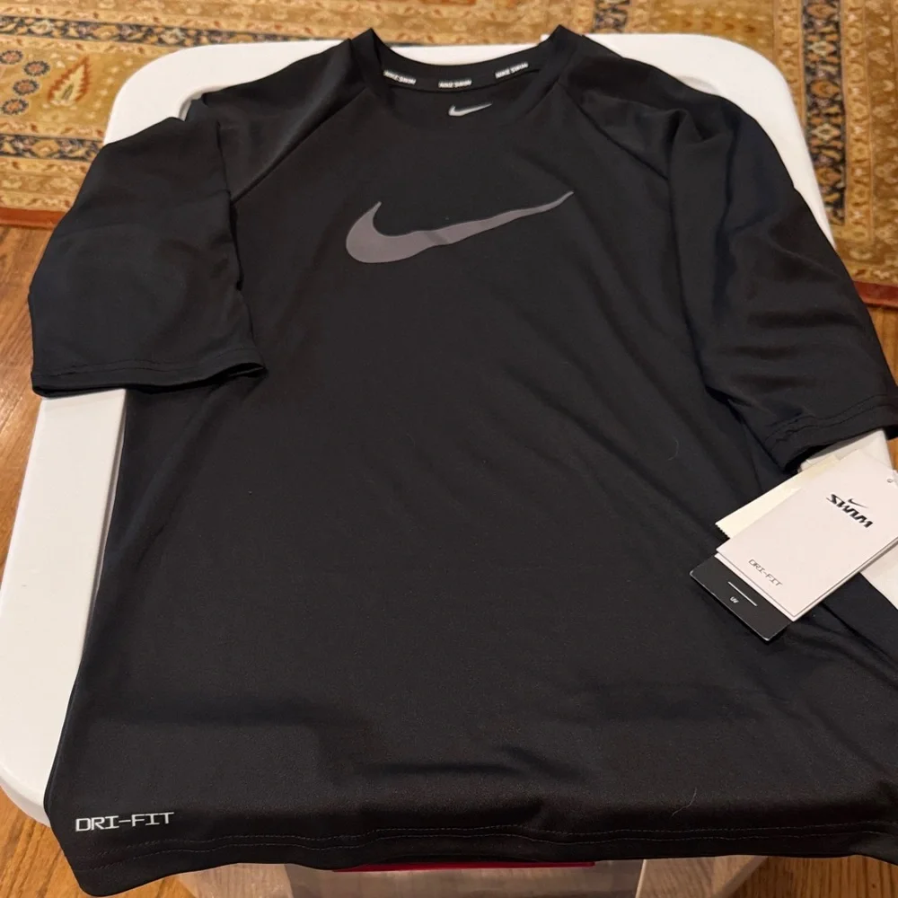 NWT Nike Swim Hyroguard Essential Short Sleeve UVSwim‎ Rashguard Summer